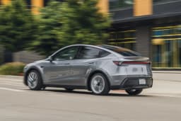 TESLA MODEL Y thumbnail 1